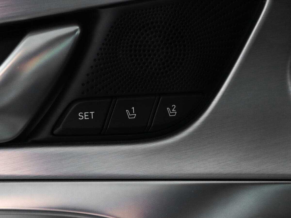 Купить Genesis G70 с пробегом. Фото: #23
