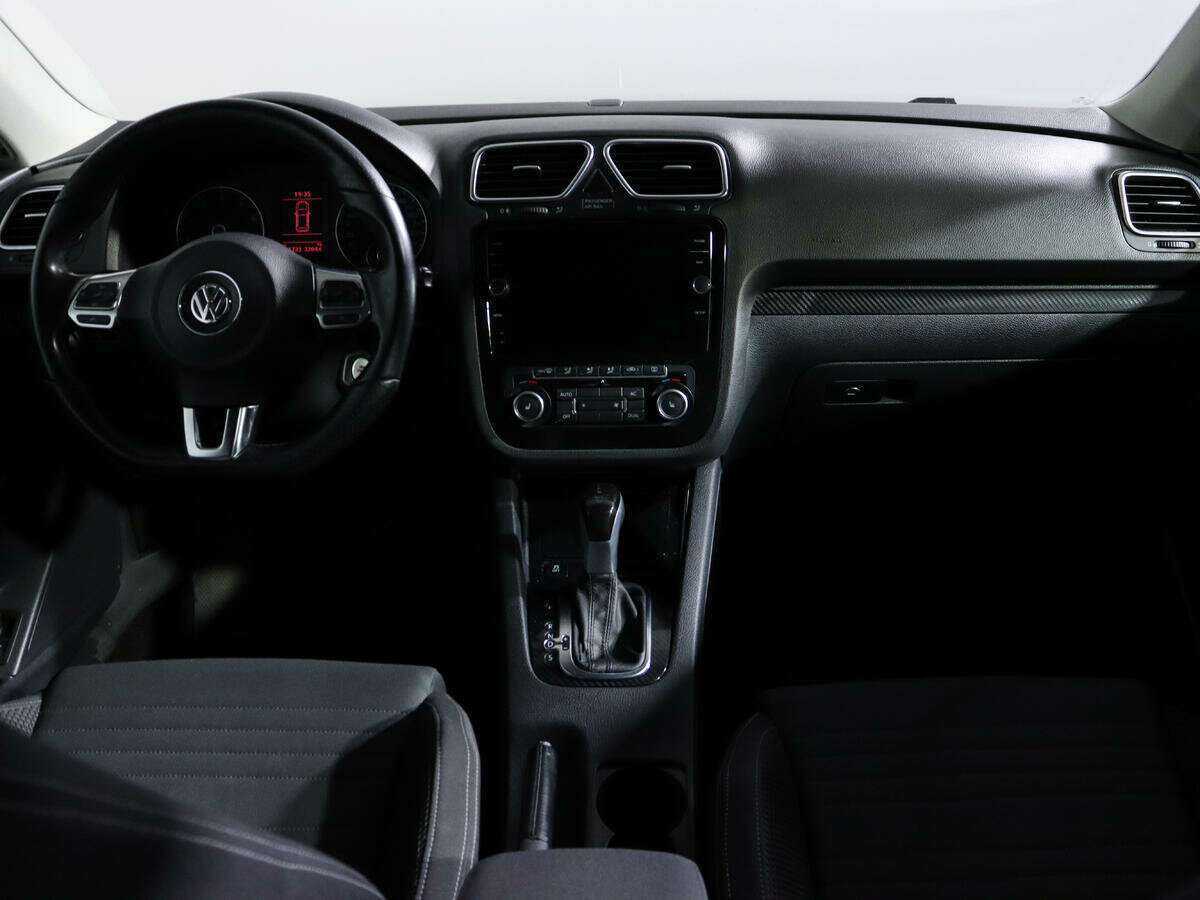 Купить Volkswagen Scirocco с пробегом. Фото: #11