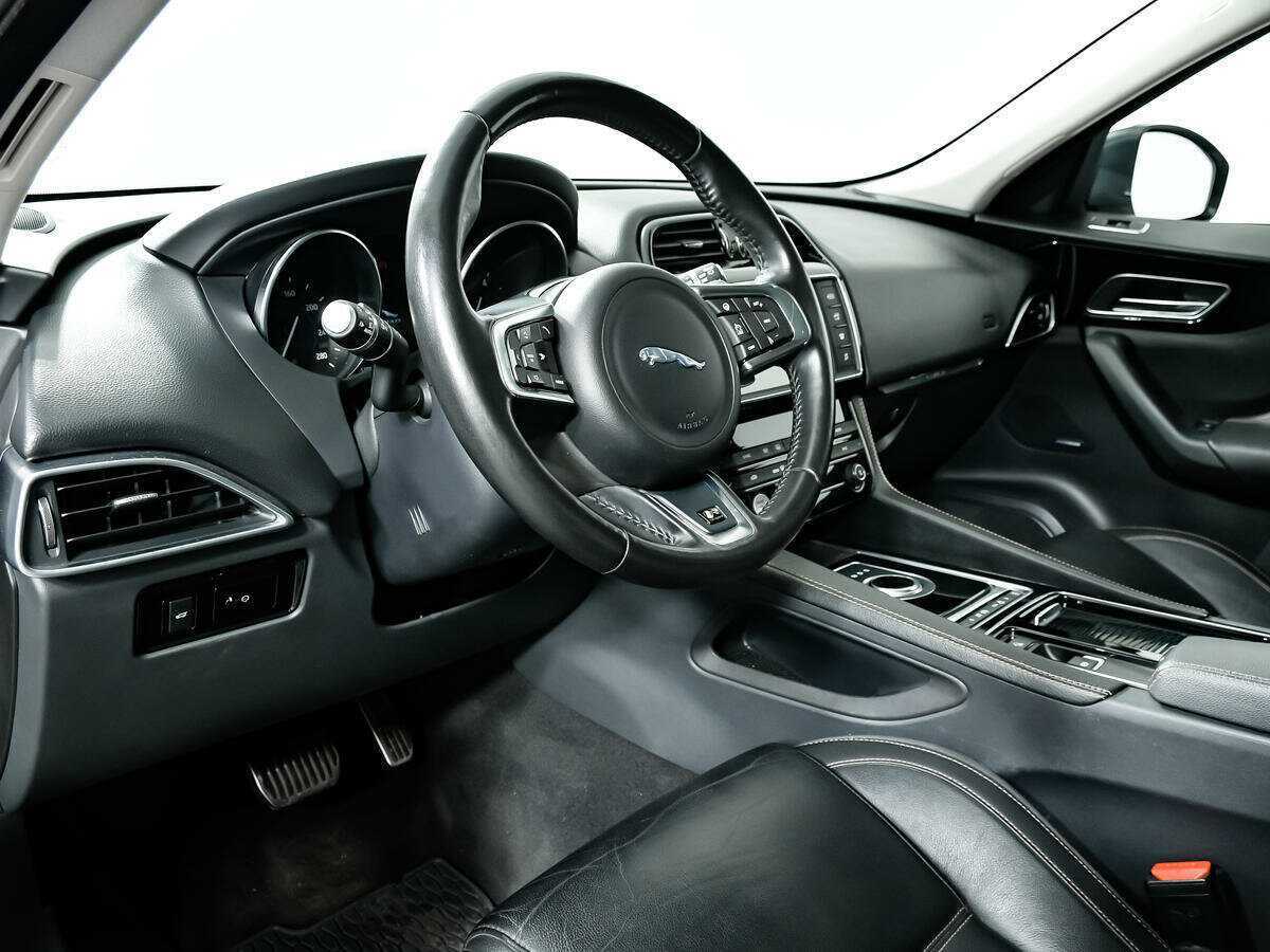 Купить Jaguar F-Pace с пробегом. Фото: #12