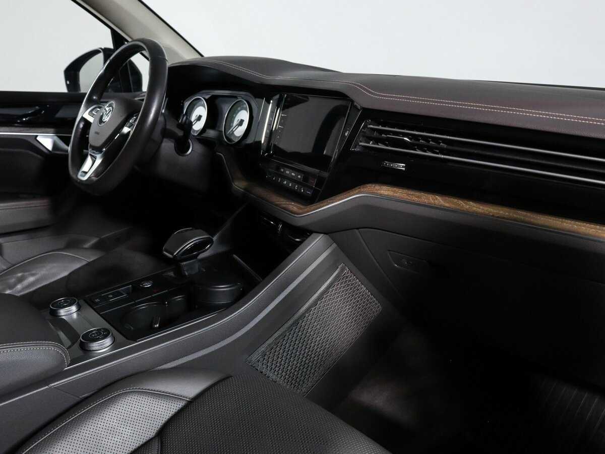 Купить Volkswagen Touareg с пробегом. Фото: #8