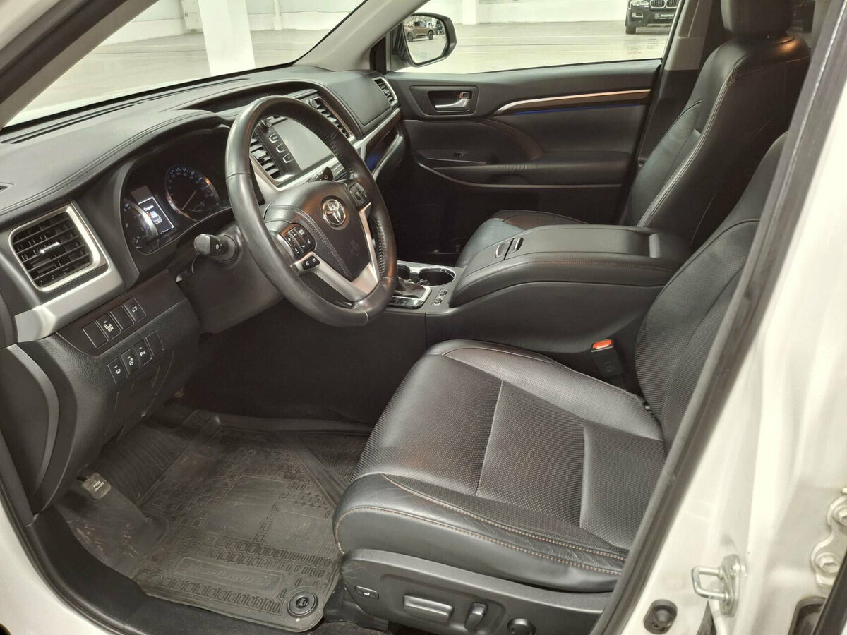 Купить Toyota Highlander с пробегом. Фото: #15