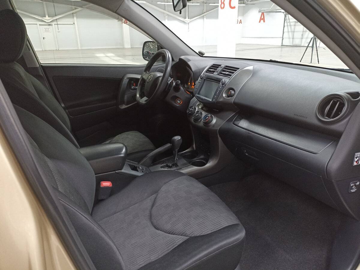 Купить Toyota RAV4 с пробегом. Фото: #10