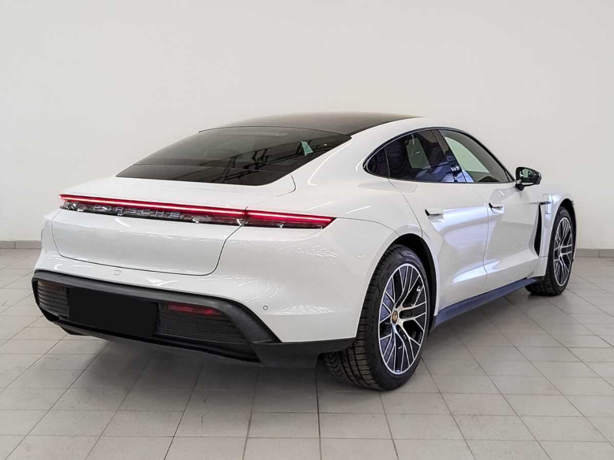 Купить Porsche Taycan с пробегом. Фото: #4