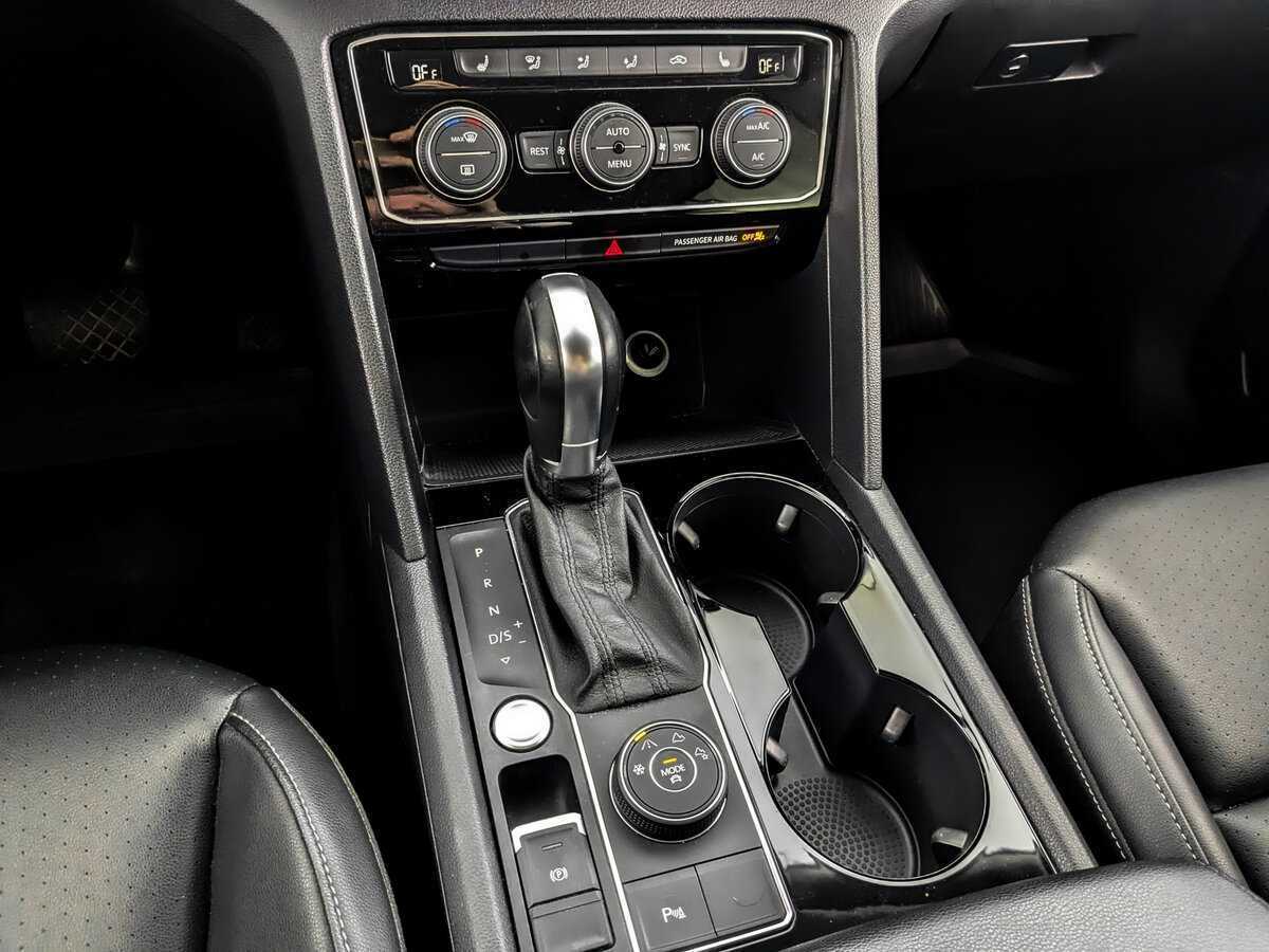 Купить Volkswagen Teramont с пробегом. Фото: #23