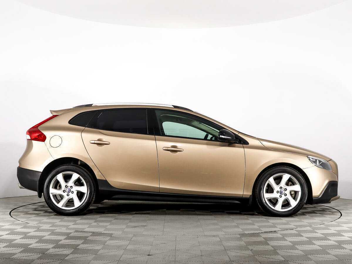 Купить Volvo V40 Cross Country с пробегом. Фото: #3