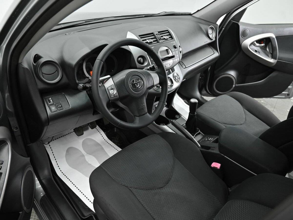 Купить Toyota RAV4 с пробегом. Фото: #7