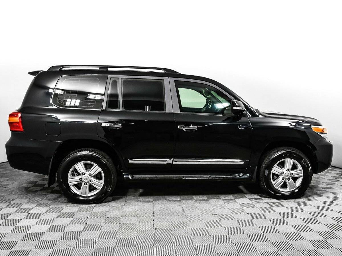 Купить Toyota Land Cruiser с пробегом. Фото: #2