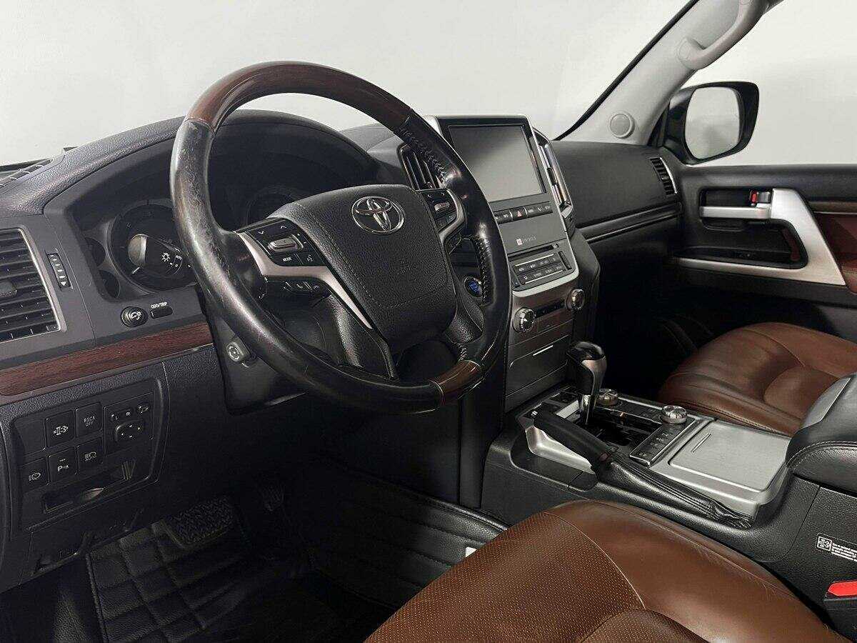 Купить Toyota Land Cruiser с пробегом. Фото: #12