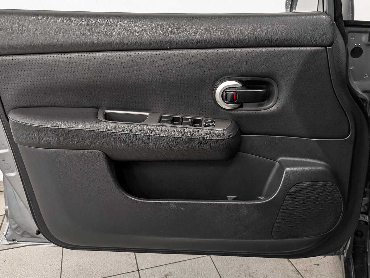 Купить Nissan Tiida с пробегом. Фото: #17