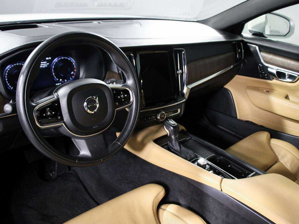 Купить Volvo S90 с пробегом. Фото: #11