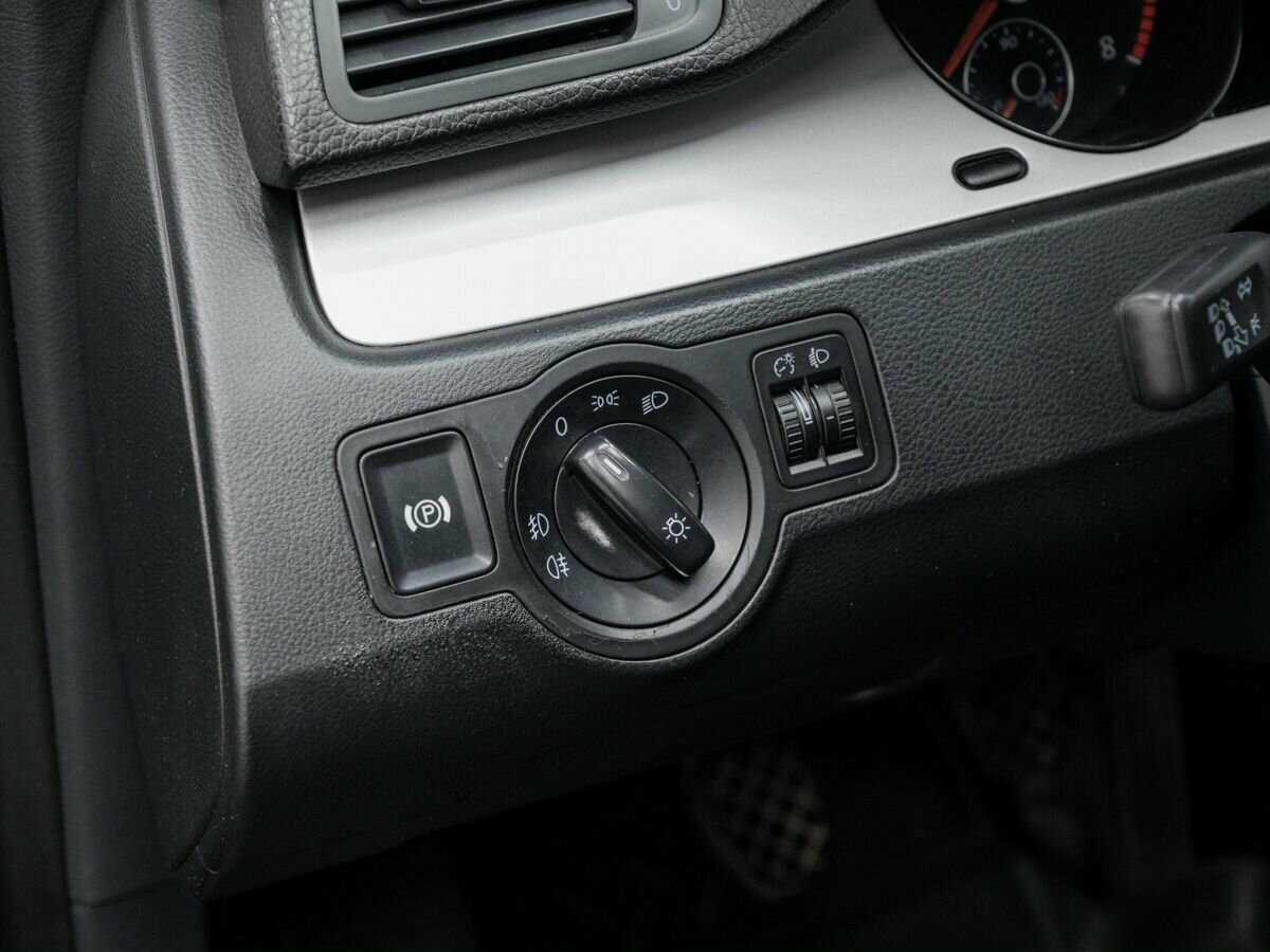 Купить Volkswagen Passat с пробегом. Фото: #14