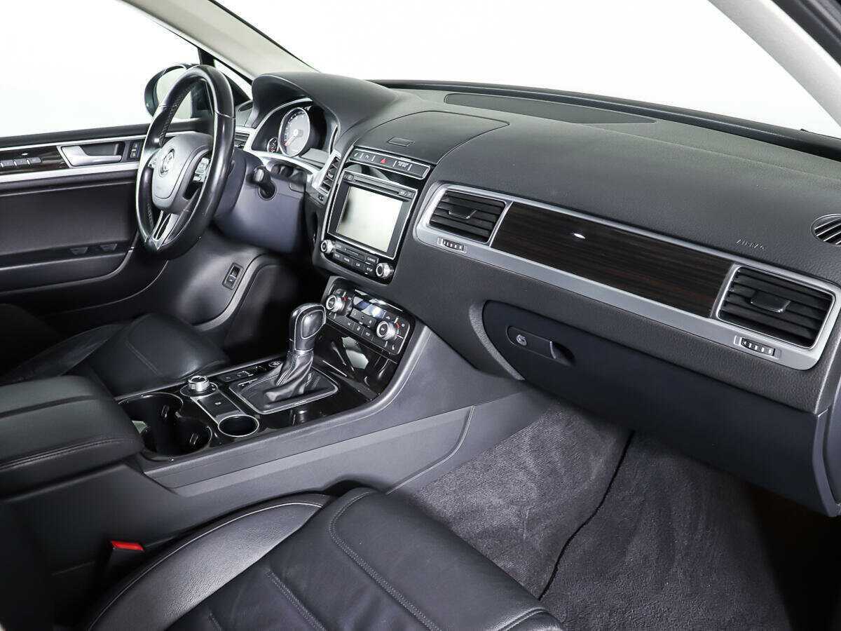 Купить Volkswagen Touareg с пробегом. Фото: #8