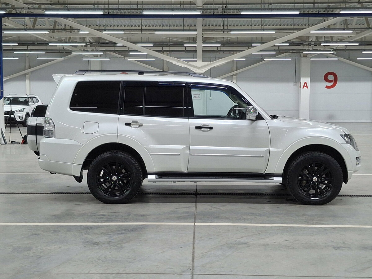 Купить Mitsubishi Pajero с пробегом. Фото: #3