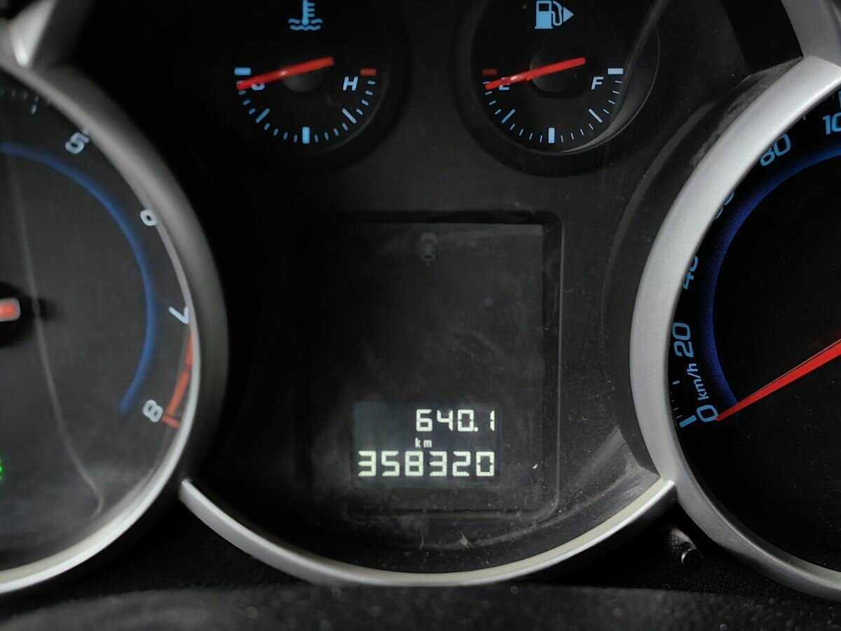 Купить Chevrolet Cruze с пробегом. Фото: #15