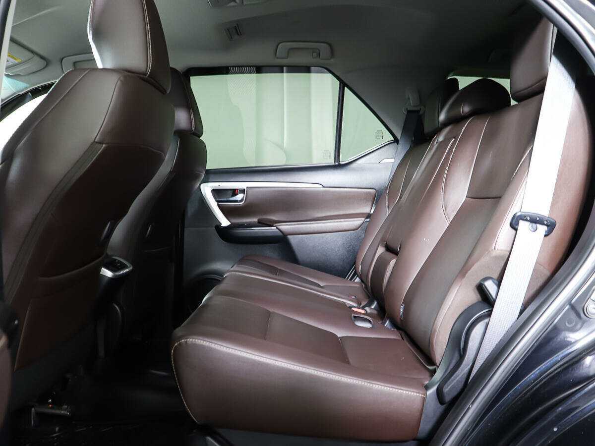 Купить Toyota Fortuner с пробегом. Фото: #9