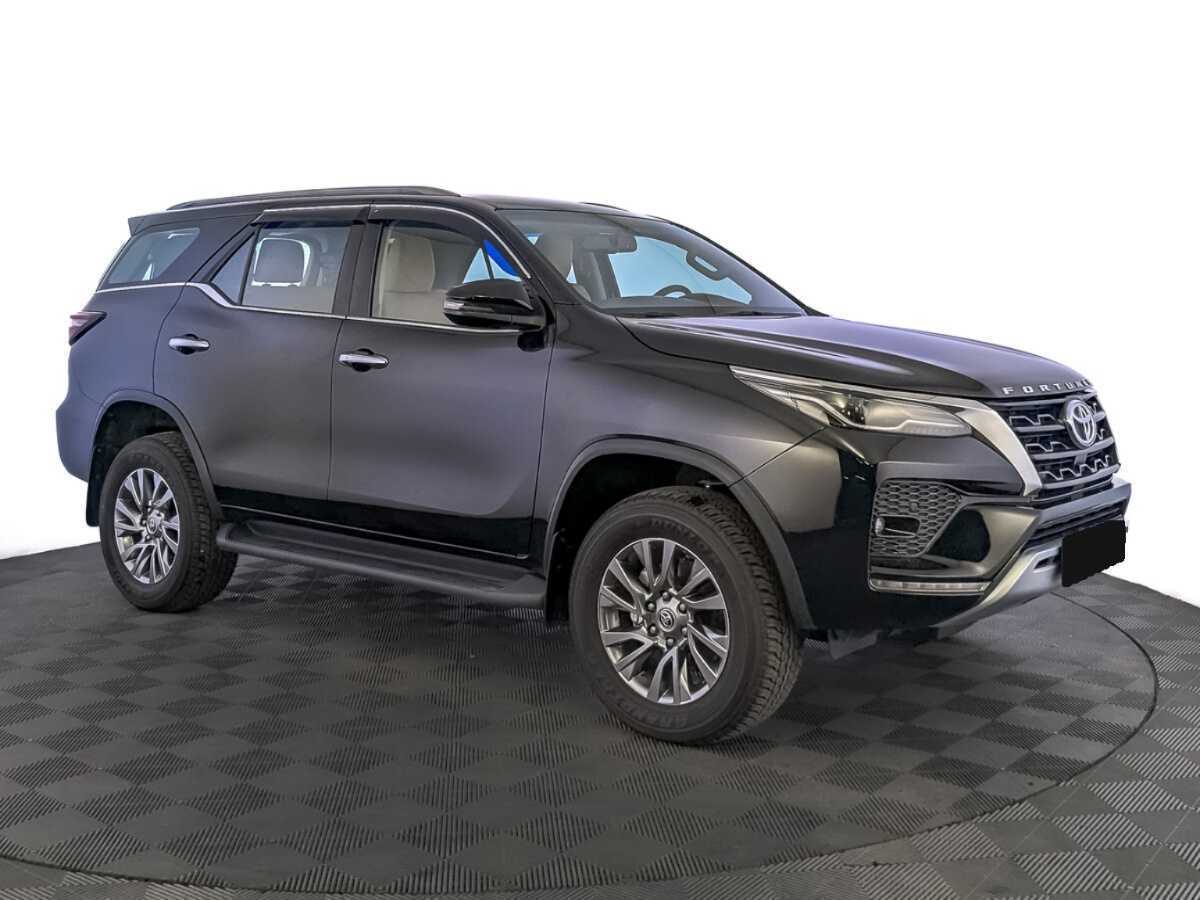 Купить Toyota Fortuner с пробегом. Фото: #2