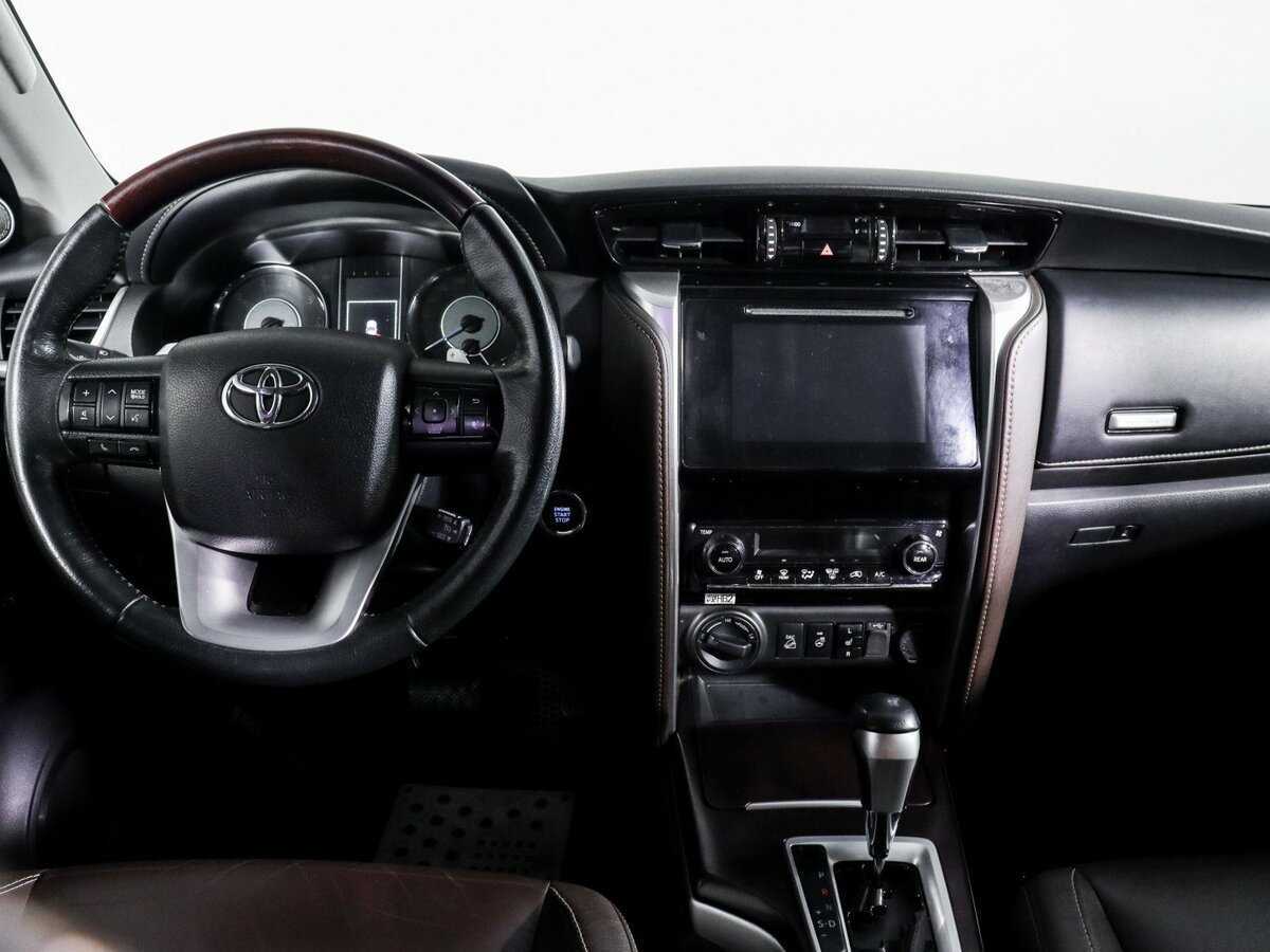 Купить Toyota Fortuner с пробегом. Фото: #8