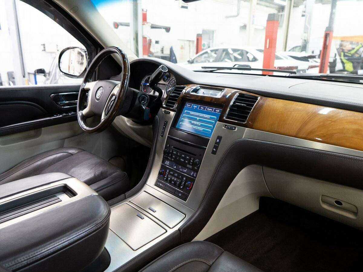 Купить Cadillac Escalade с пробегом. Фото: #19