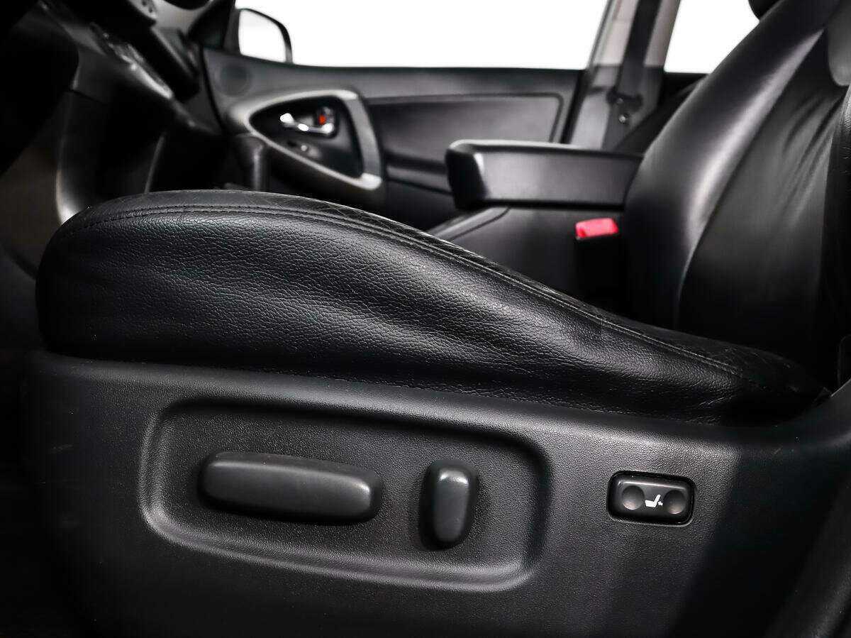 Купить Toyota RAV4 с пробегом. Фото: #9