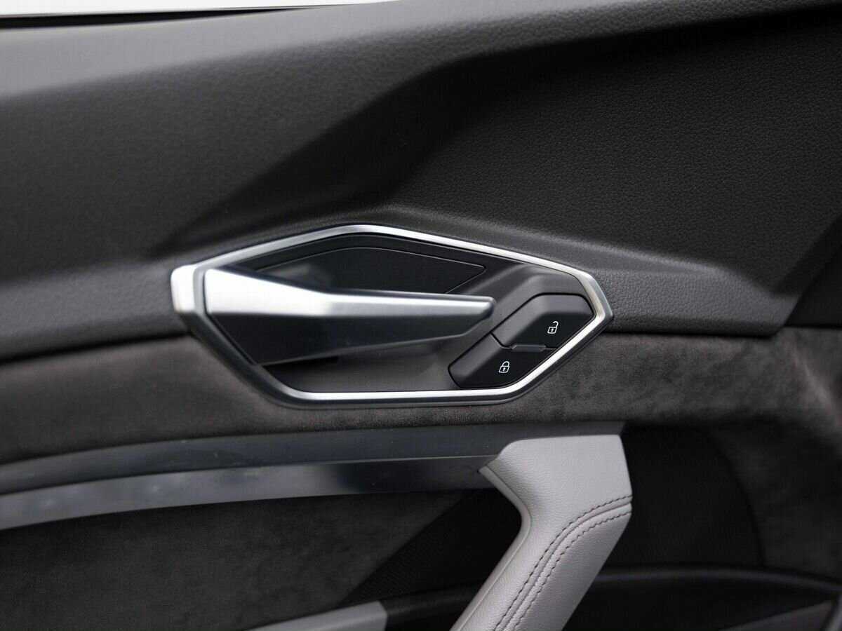 Купить Audi e-tron с пробегом. Фото: #19