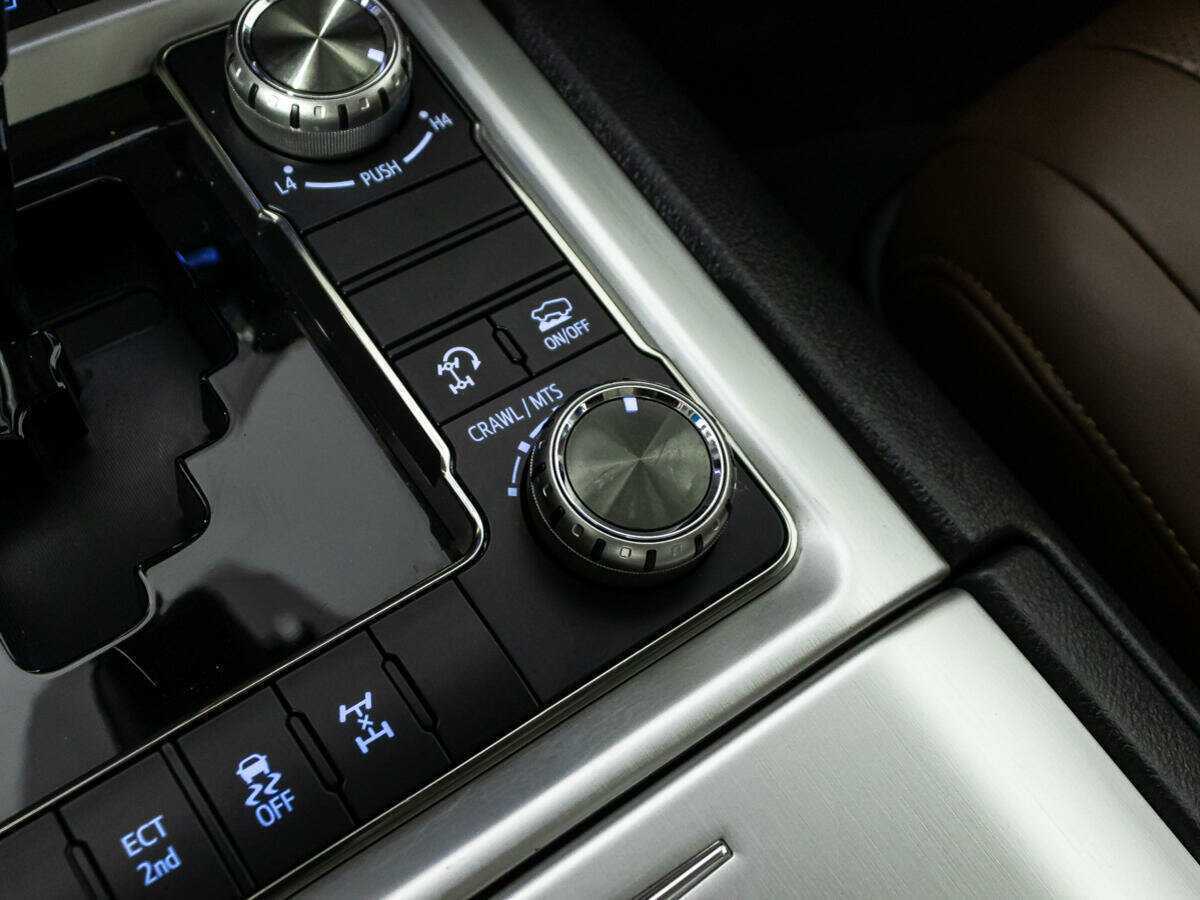 Купить Toyota Land Cruiser с пробегом. Фото: #18