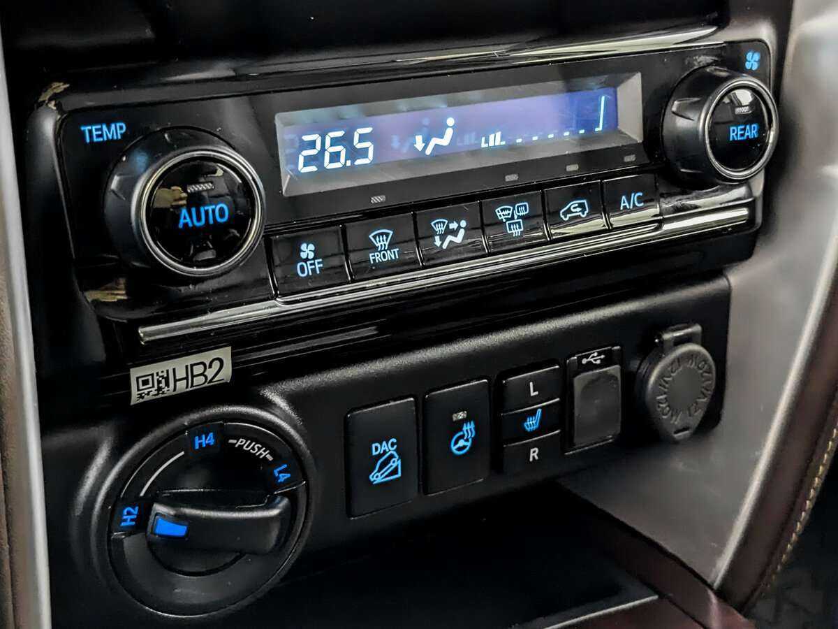 Купить Toyota Fortuner с пробегом. Фото: #21