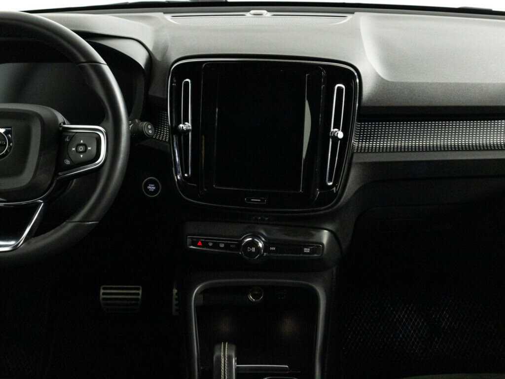 Купить Volvo XC40 с пробегом. Фото: #13