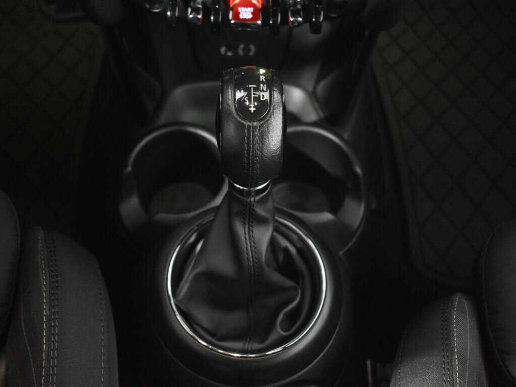 Купить Mini Hatch с пробегом. Фото: #10