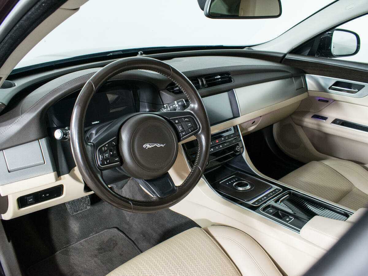 Купить Jaguar XF с пробегом. Фото: #12