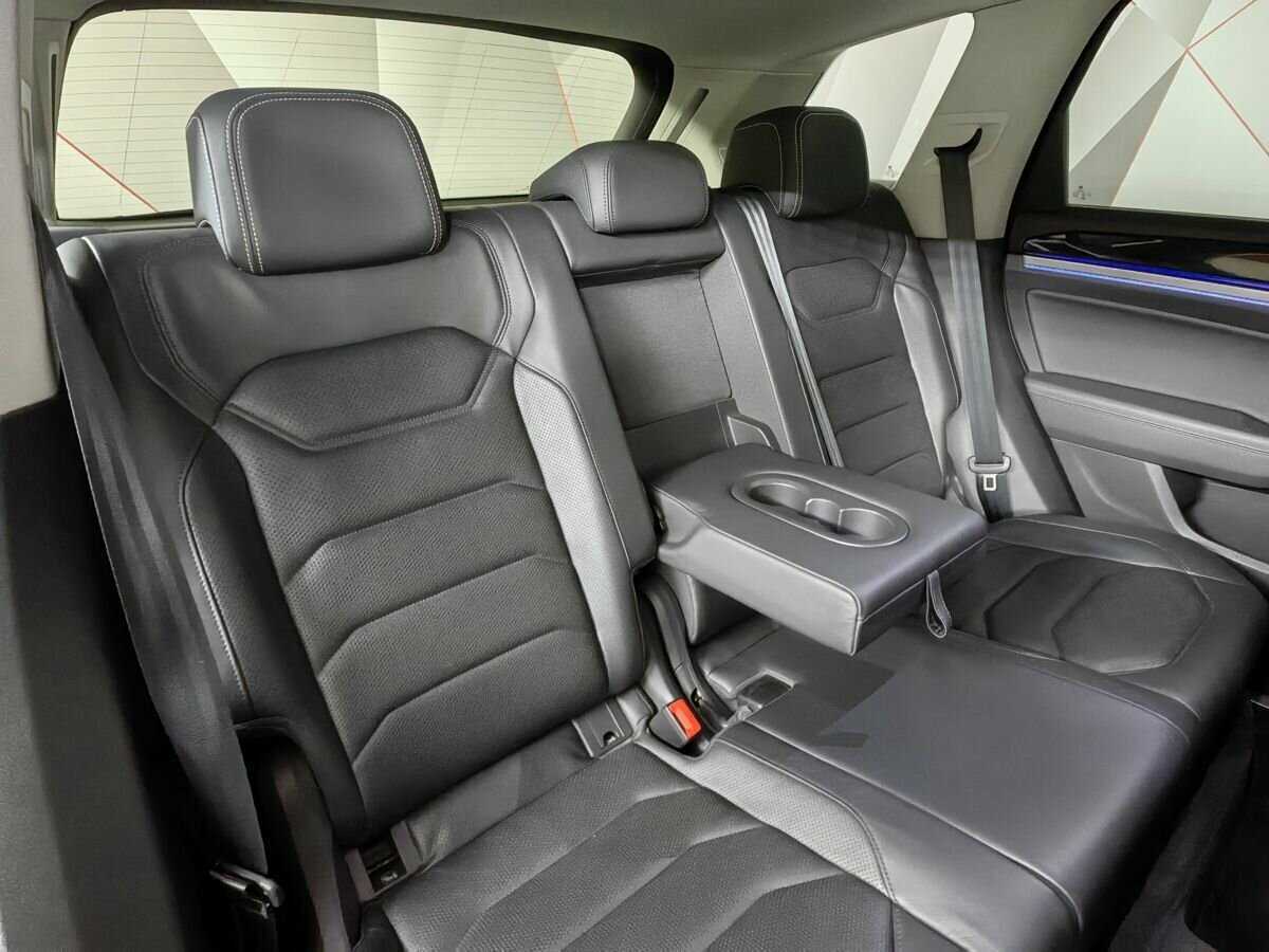 Купить Volkswagen Touareg с пробегом. Фото: #12