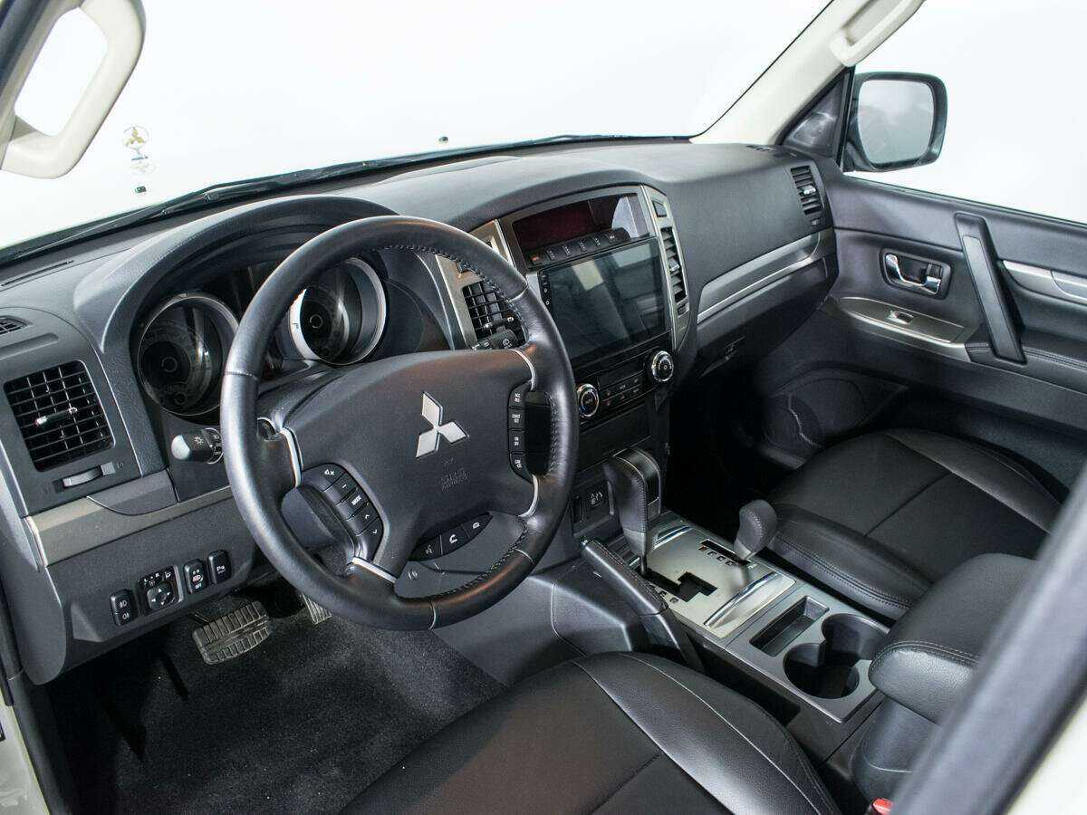 Купить Mitsubishi Pajero с пробегом. Фото: #12
