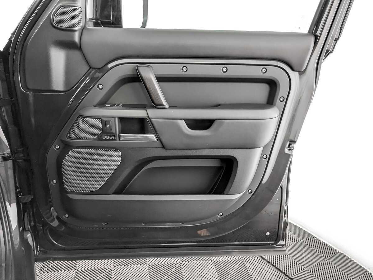 Купить Land Rover Defender с пробегом. Фото: #25