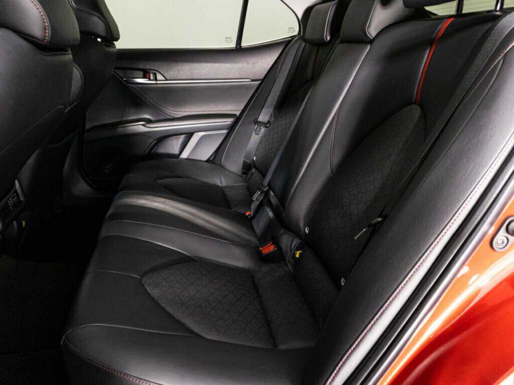 Купить Toyota Camry с пробегом. Фото: #9