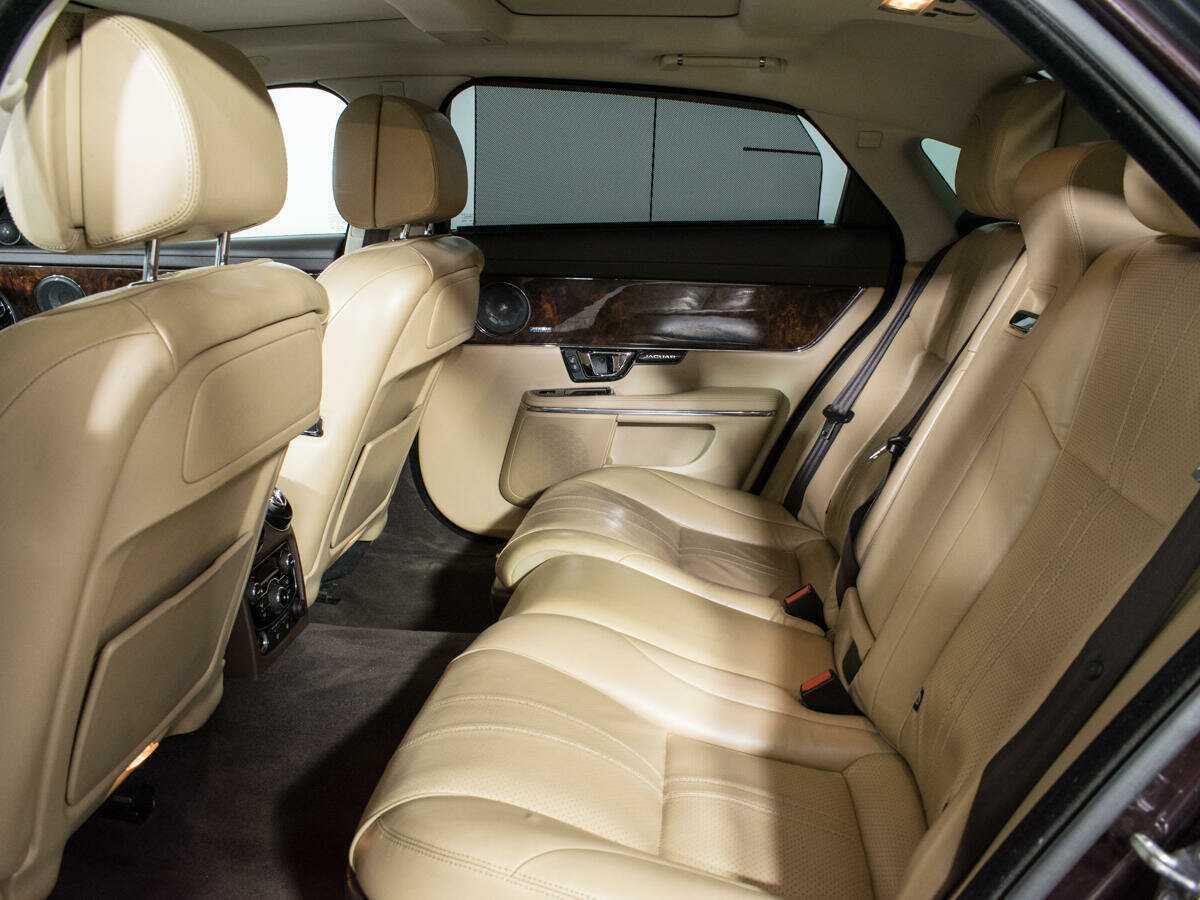 Купить Jaguar XJ с пробегом. Фото: #9
