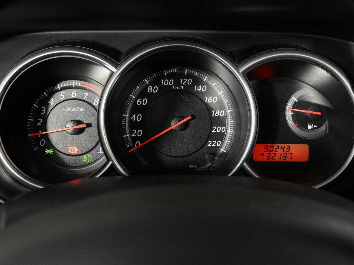 Купить Nissan Tiida с пробегом. Фото: #9