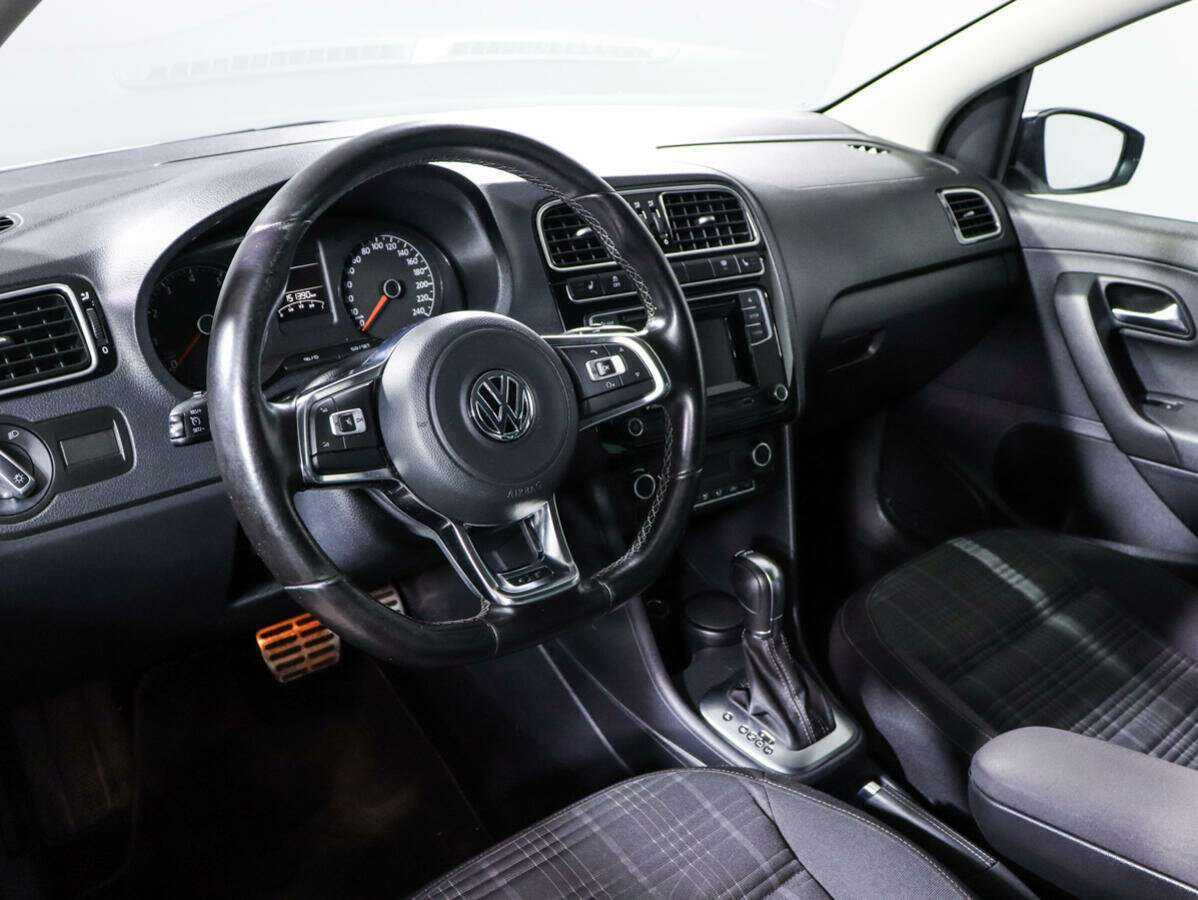 Купить Volkswagen Polo с пробегом. Фото: #13