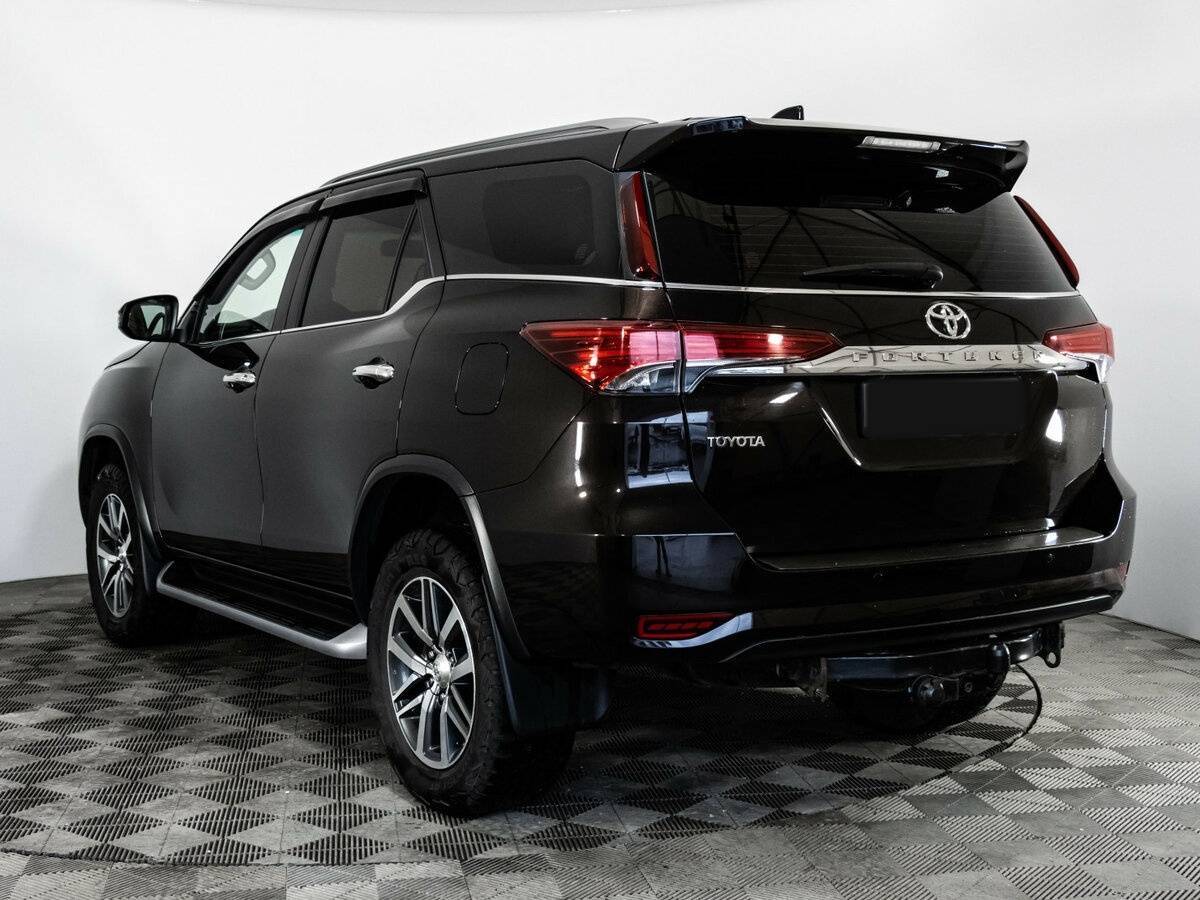 Купить Toyota Fortuner с пробегом. Фото: #7