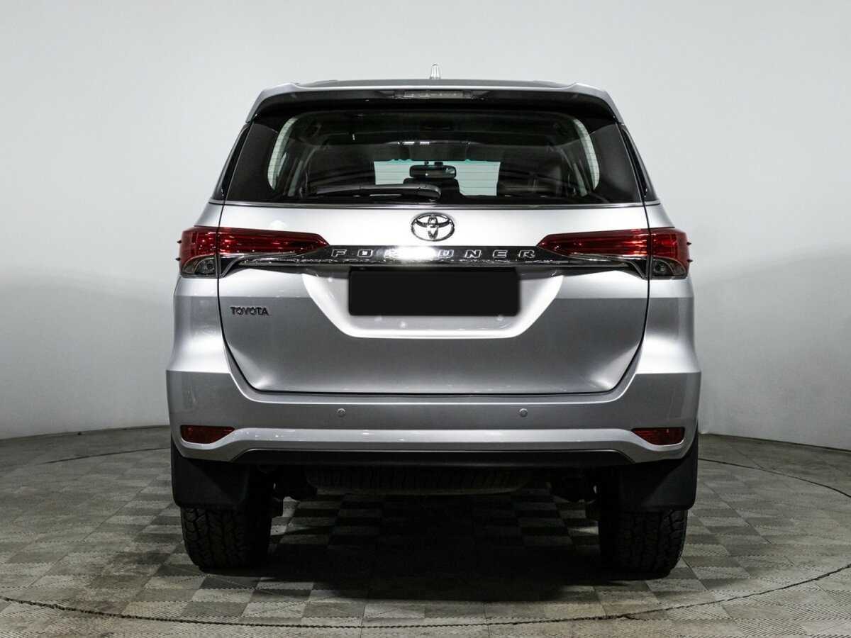 Купить Toyota Fortuner с пробегом. Фото: #5