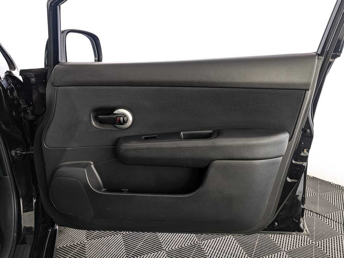 Купить Nissan Tiida с пробегом. Фото: #20