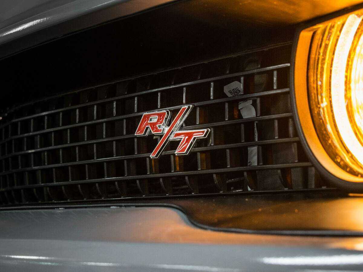 Купить Dodge Challenger с пробегом. Фото: #18