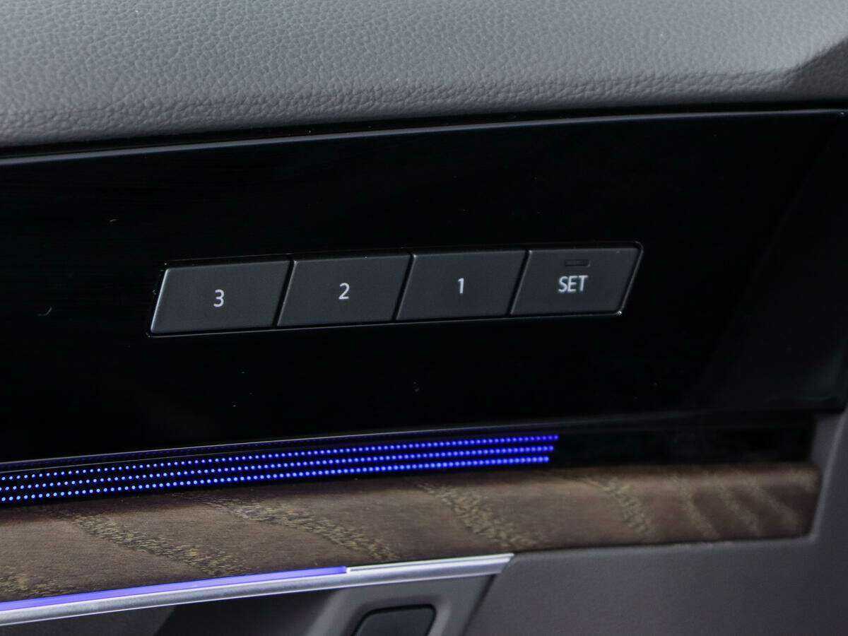 Купить Volkswagen Touareg с пробегом. Фото: #22