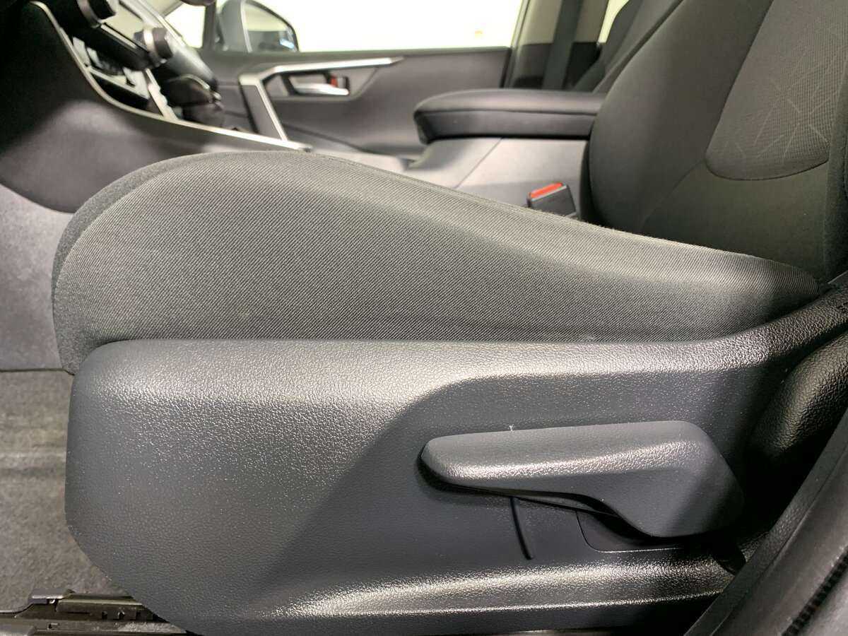 Купить Toyota RAV4 с пробегом. Фото: #13