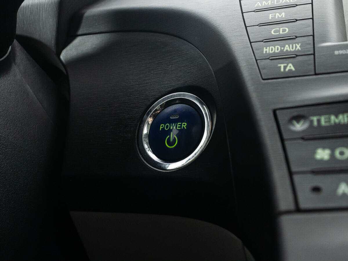 Купить Toyota Prius с пробегом. Фото: #18