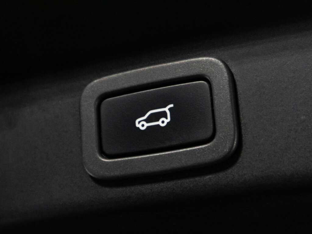 Купить Jaguar F-Pace с пробегом. Фото: #12