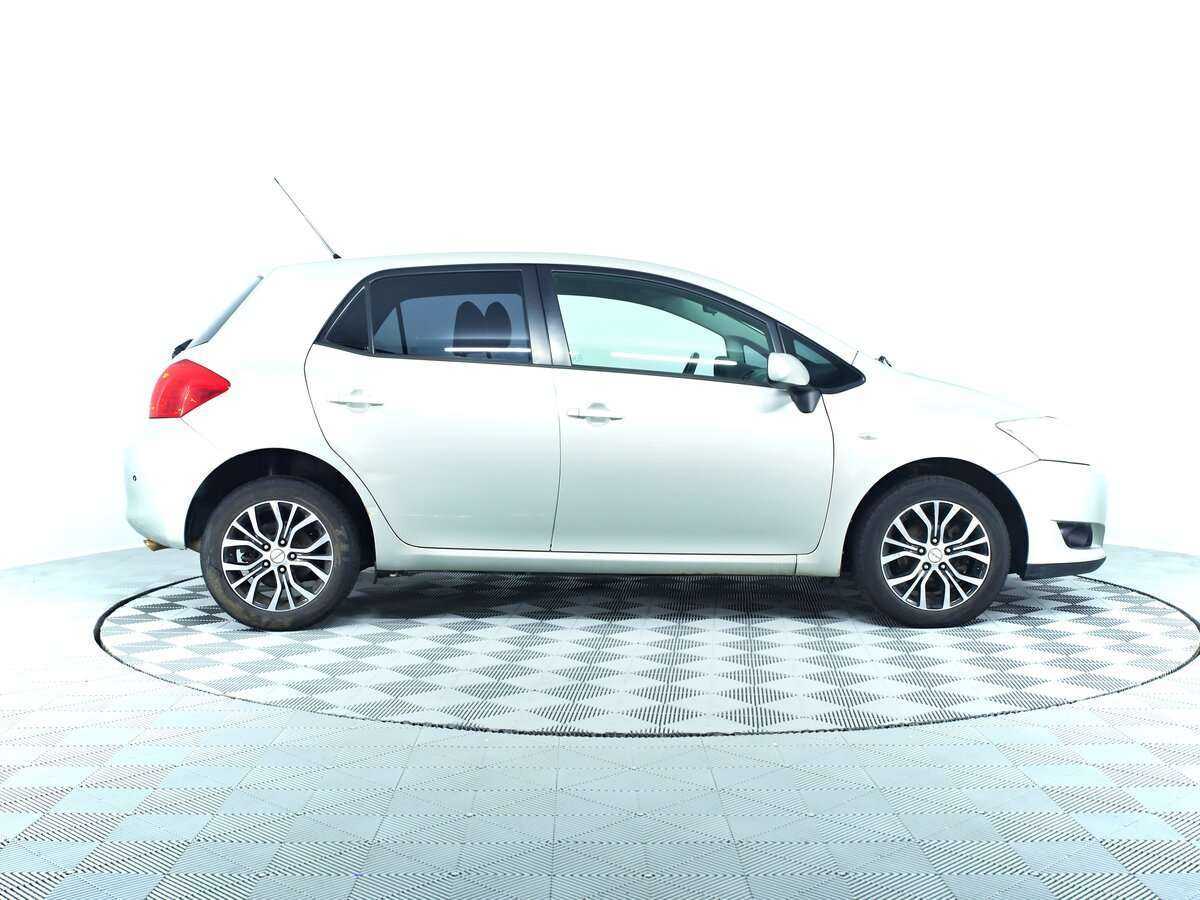 Купить Toyota Auris с пробегом. Фото: #3