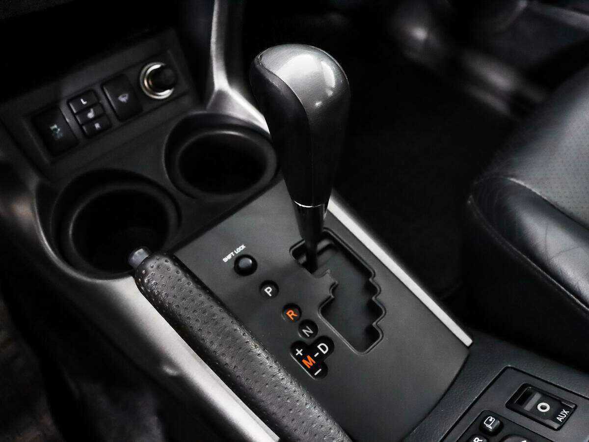 Купить Toyota RAV4 с пробегом. Фото: #10
