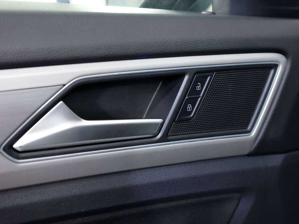 Купить Volkswagen Teramont с пробегом. Фото: #21