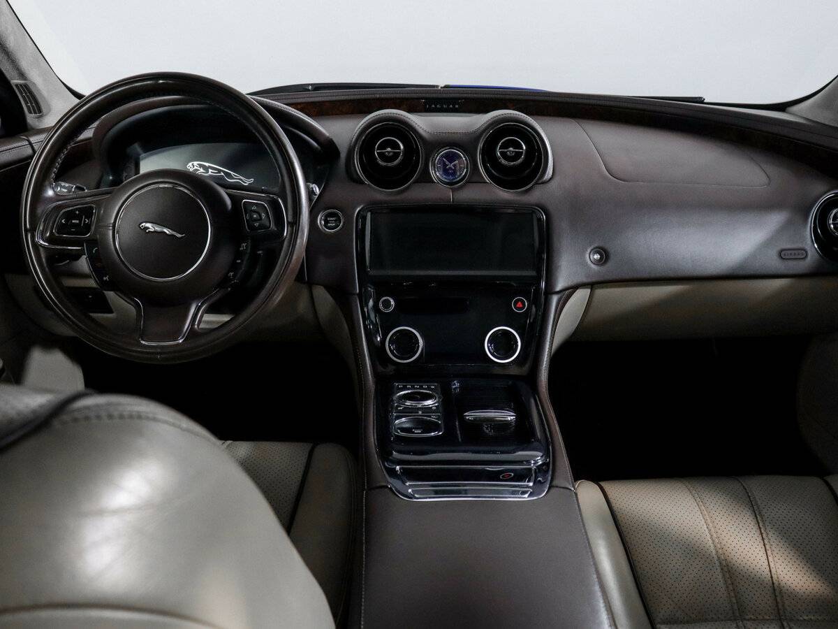 Купить Jaguar XJ с пробегом. Фото: #9