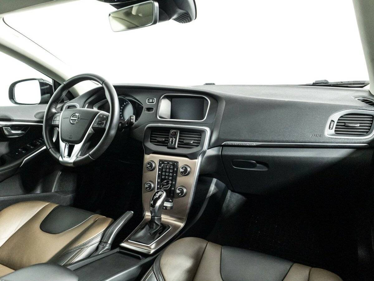 Купить Volvo V40 Cross Country с пробегом. Фото: #8