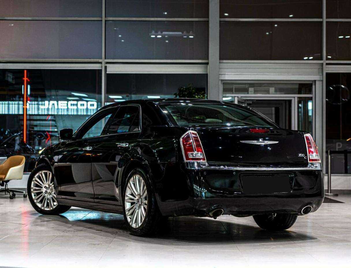 Купить Chrysler 300C с пробегом. Фото: #3